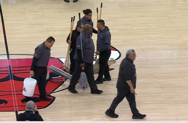 冷凝水导致比赛延期！斯波：热火训练馆也出现过但15分钟就修复了