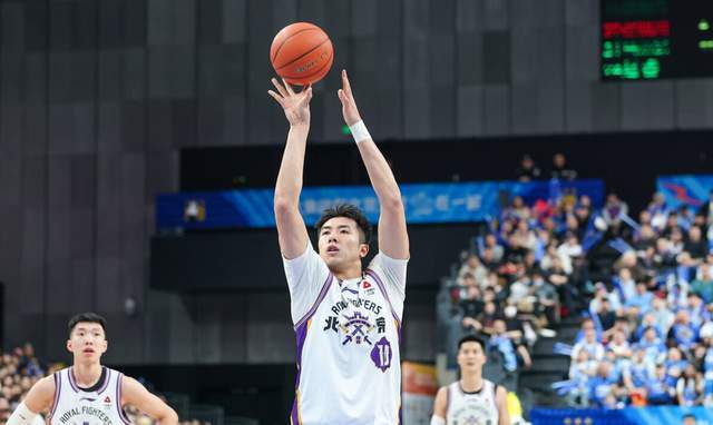 开云体育app下载-轰21+15又砍27+11！争议内线打成北控第一核心，闵鹿蕾没看错人