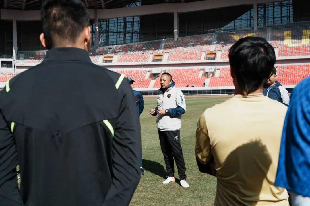 开云体育app下载-踢遍四级联赛！1米95高中锋加盟榆林，但遭停赛6场无缘足协杯首战