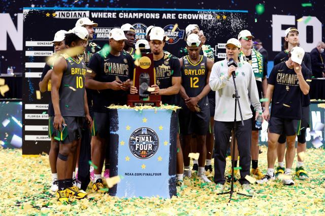 从NCAA决赛说起 美国校园足球比赛都要戴口罩？